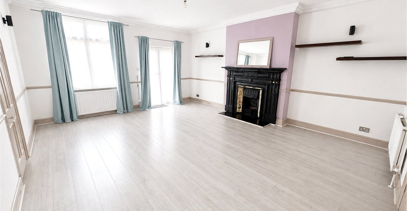 2 bedroom property for sale in London | Robinson Jackson
