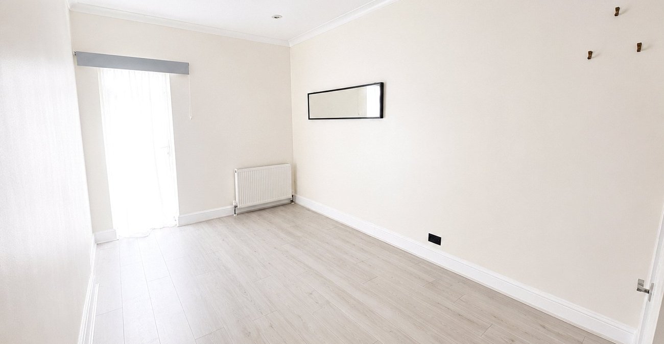 2 bedroom property for sale in London | Robinson Jackson