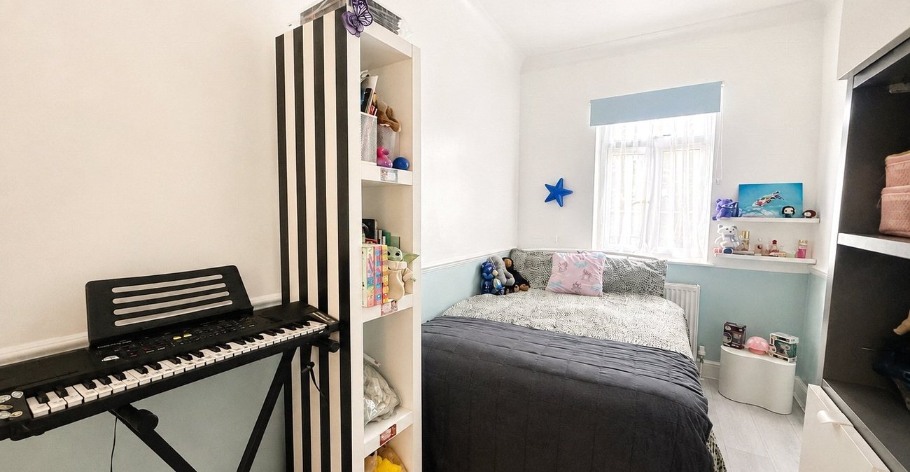 2 bedroom property for sale in London | Robinson Jackson