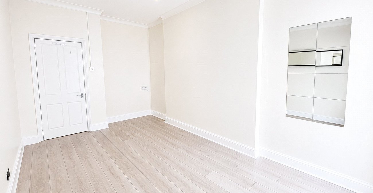 2 bedroom property for sale in London | Robinson Jackson