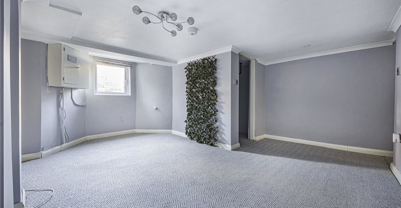 2 bedroom property for sale in Gillingham | Robinson Michael & Jackson