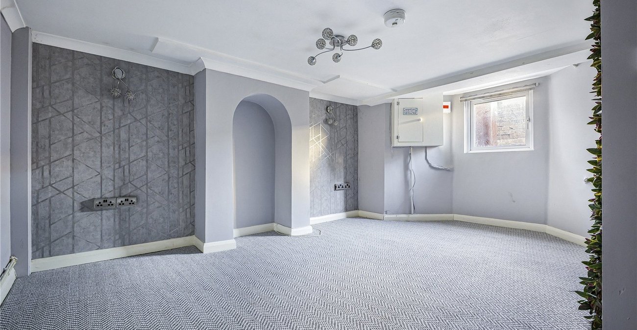 2 bedroom property for sale in Gillingham | Robinson Michael & Jackson