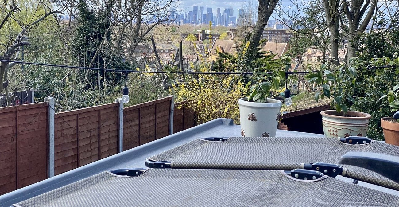 2 bedroom property for sale in Shooters Hill | Robinson Jackson