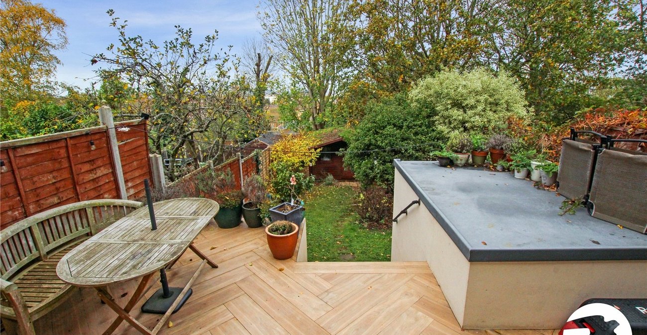 2 bedroom property for sale in Shooters Hill | Robinson Jackson