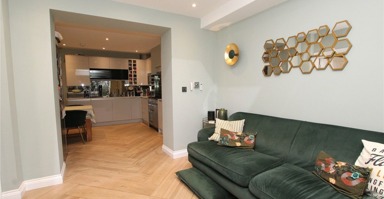 2 bedroom property for sale in Shooters Hill | Robinson Jackson