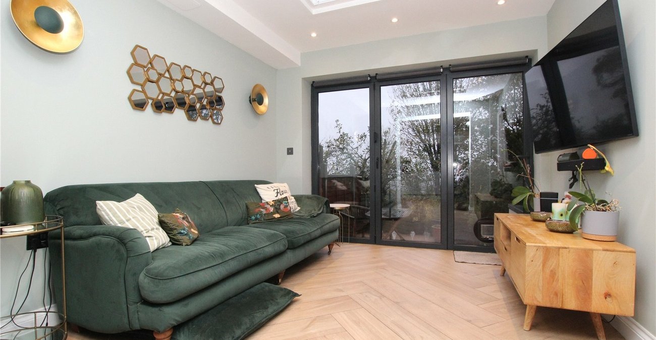 2 bedroom property for sale in Shooters Hill | Robinson Jackson