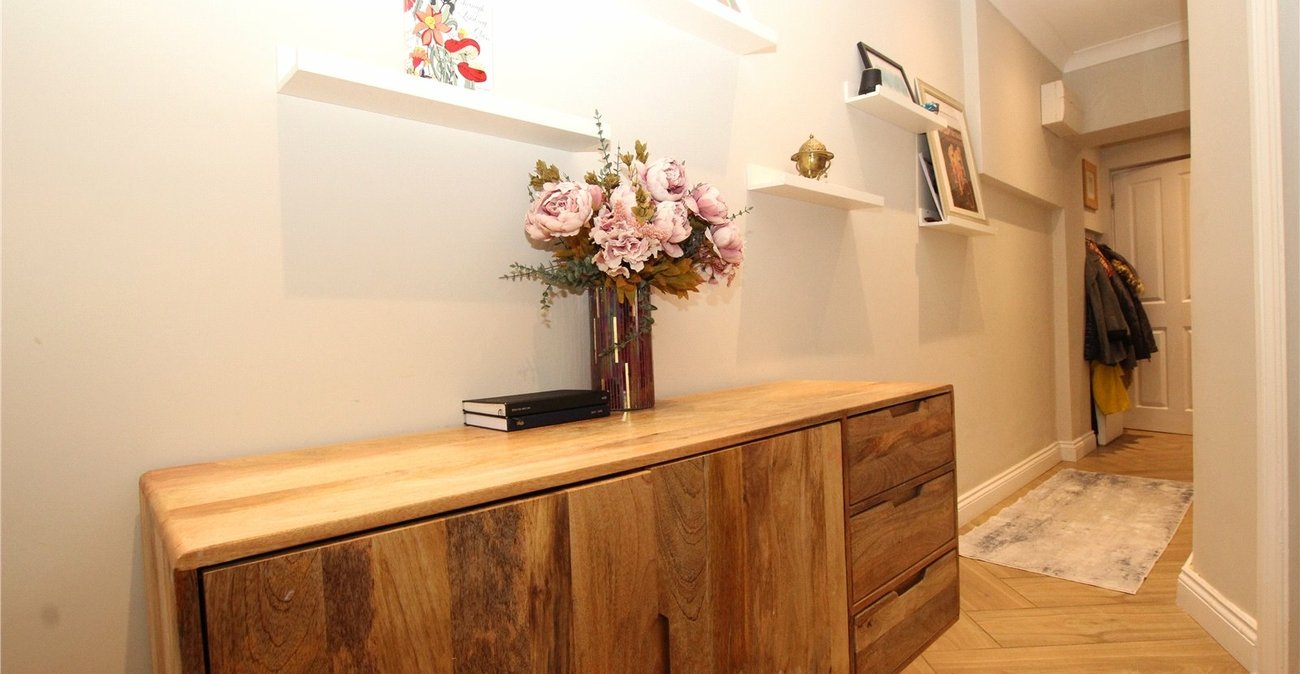 2 bedroom property for sale in Shooters Hill | Robinson Jackson