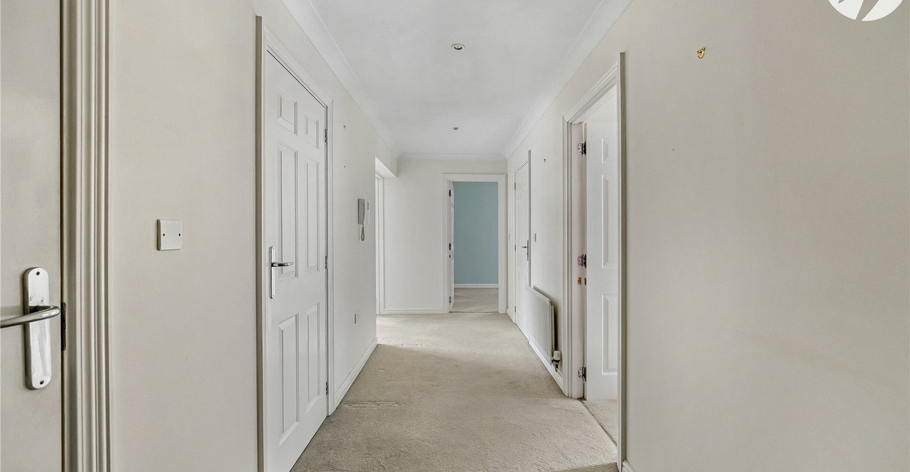 2 bedroom property for sale in Greenhithe | Robinson Jackson