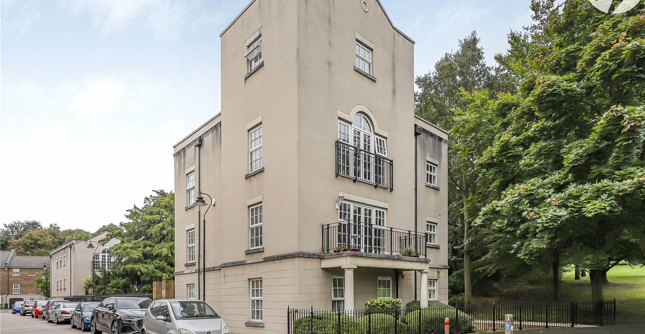 2 bedroom property for sale in Greenhithe | Robinson Jackson