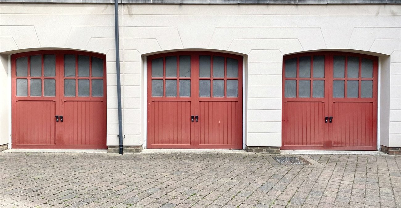 2 bedroom property for sale in Greenhithe | Robinson Jackson