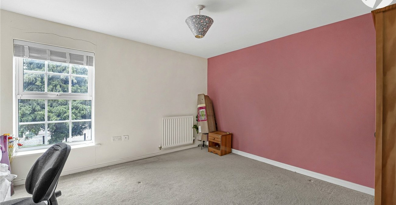 2 bedroom property for sale in Greenhithe | Robinson Jackson