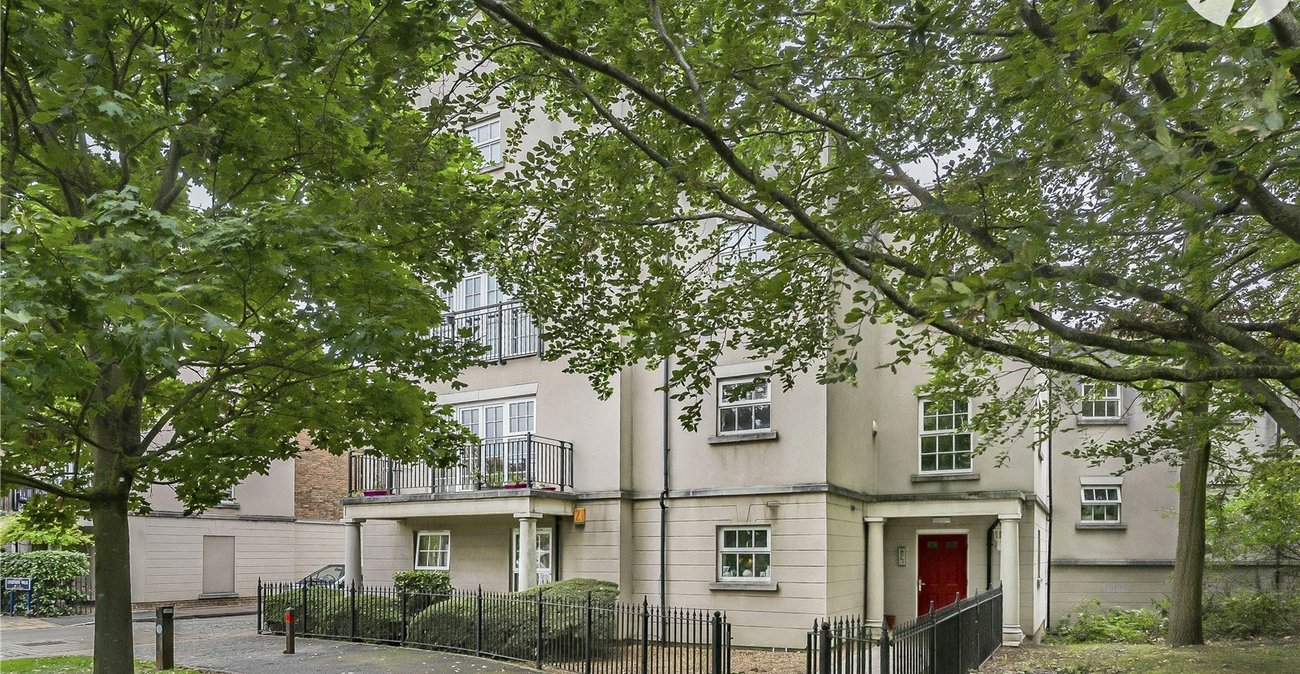 2 bedroom property for sale in Greenhithe | Robinson Jackson