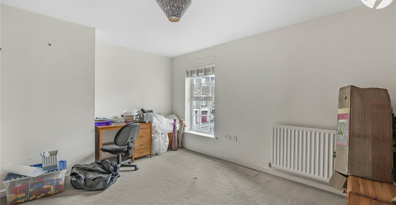 2 bedroom property for sale in Greenhithe | Robinson Jackson