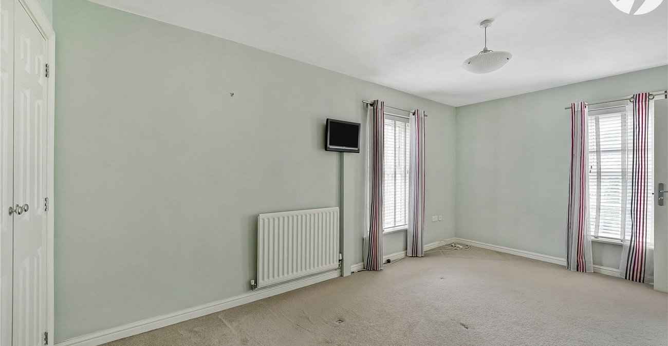 2 bedroom property for sale in Greenhithe | Robinson Jackson