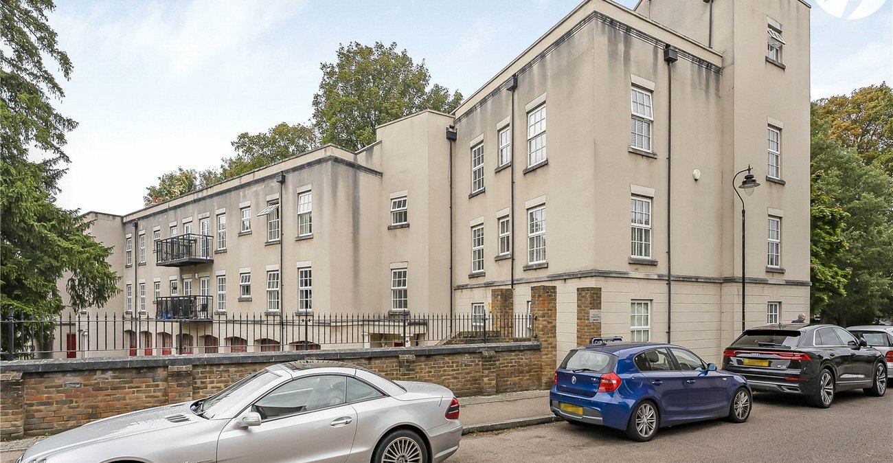 2 bedroom property for sale in Greenhithe | Robinson Jackson