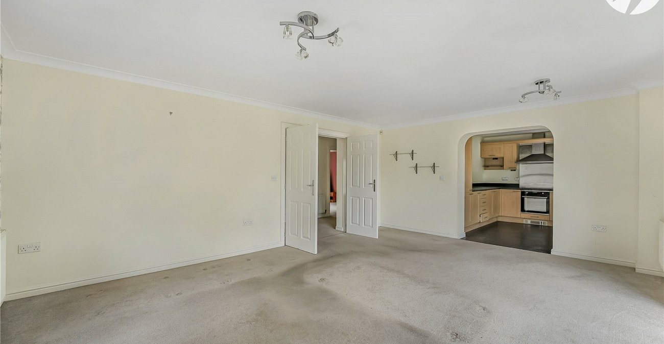 2 bedroom property for sale in Greenhithe | Robinson Jackson