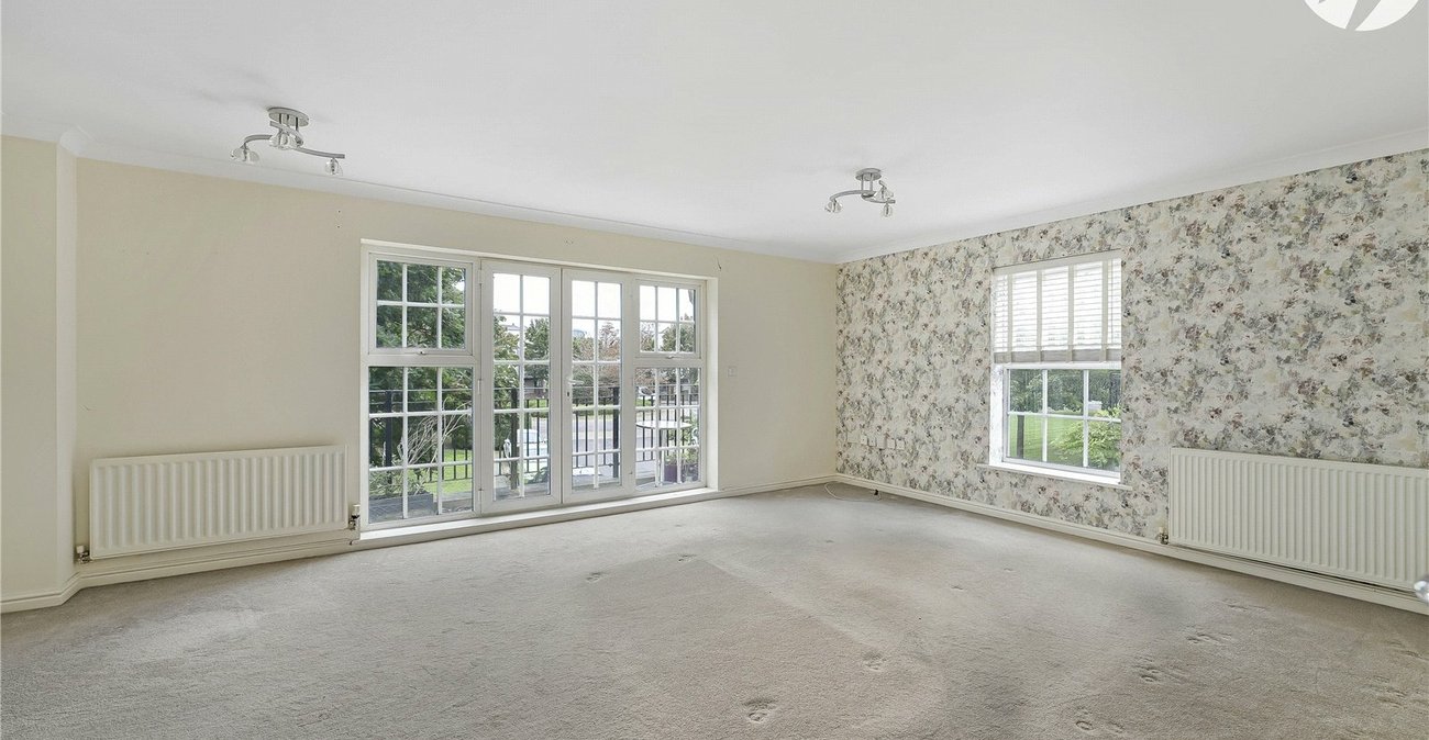 2 bedroom property for sale in Greenhithe | Robinson Jackson