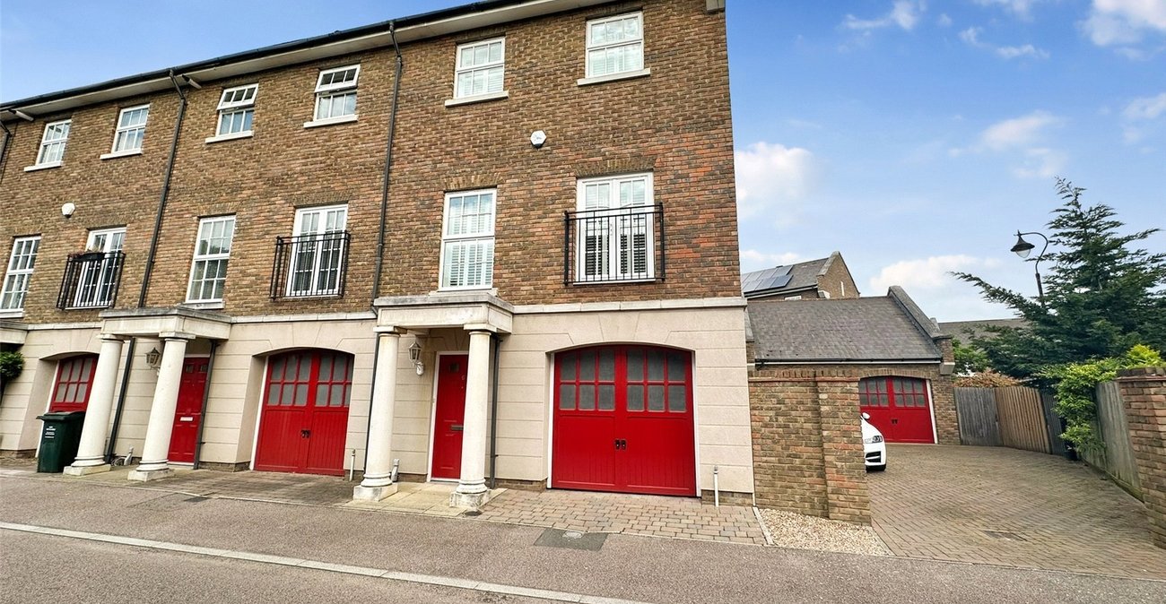 4 bedroom property for sale in Greenhithe | Robinson Jackson