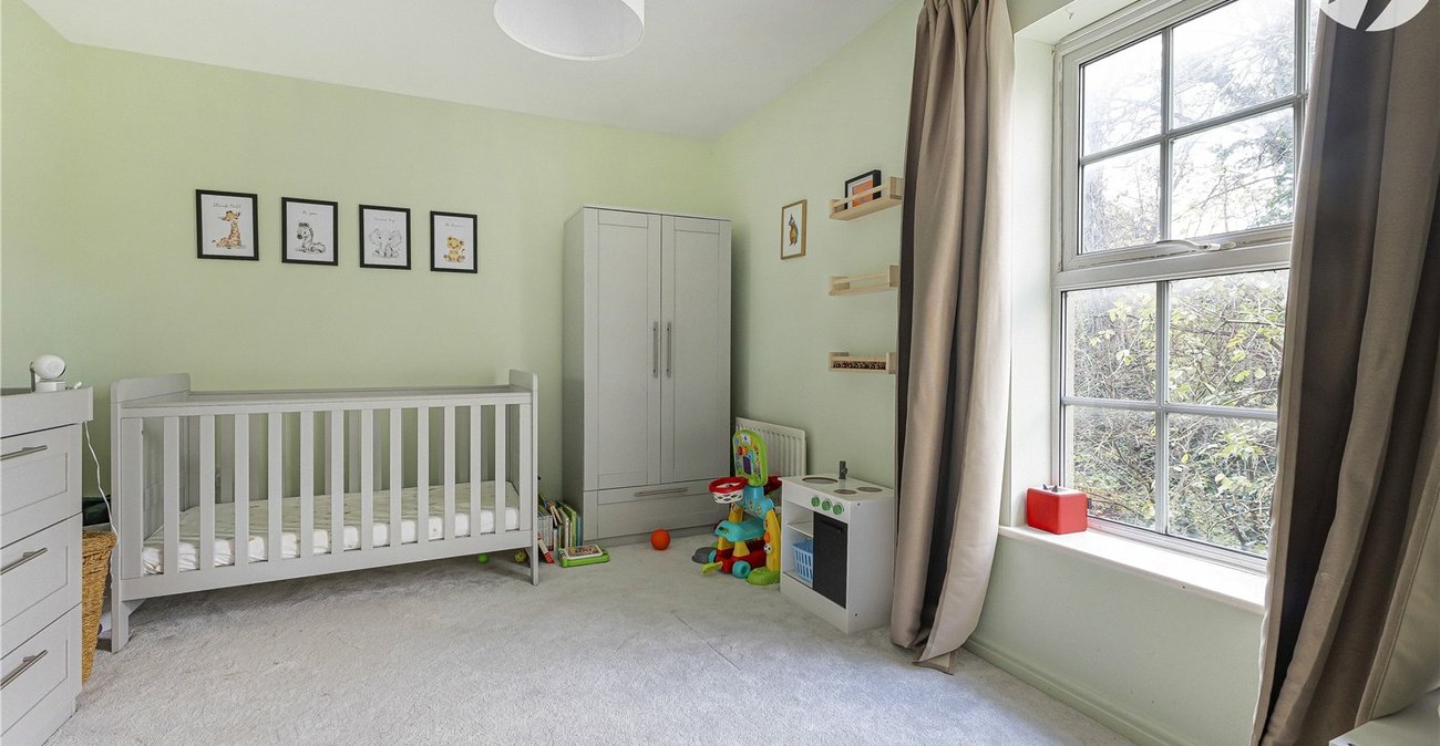 2 bedroom property for sale in Greenhithe | Robinson Jackson