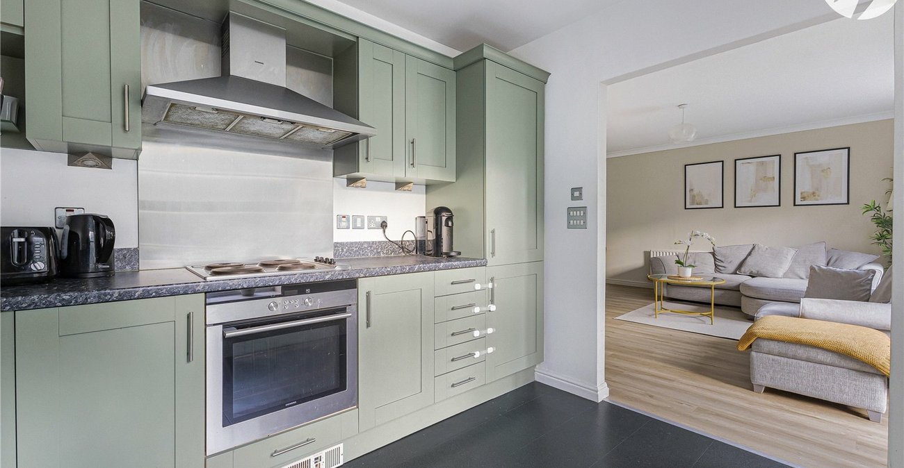 2 bedroom property for sale in Greenhithe | Robinson Jackson