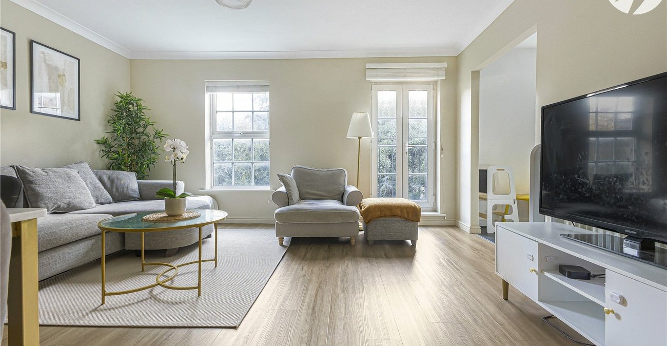 2 bedroom property for sale in Greenhithe | Robinson Jackson