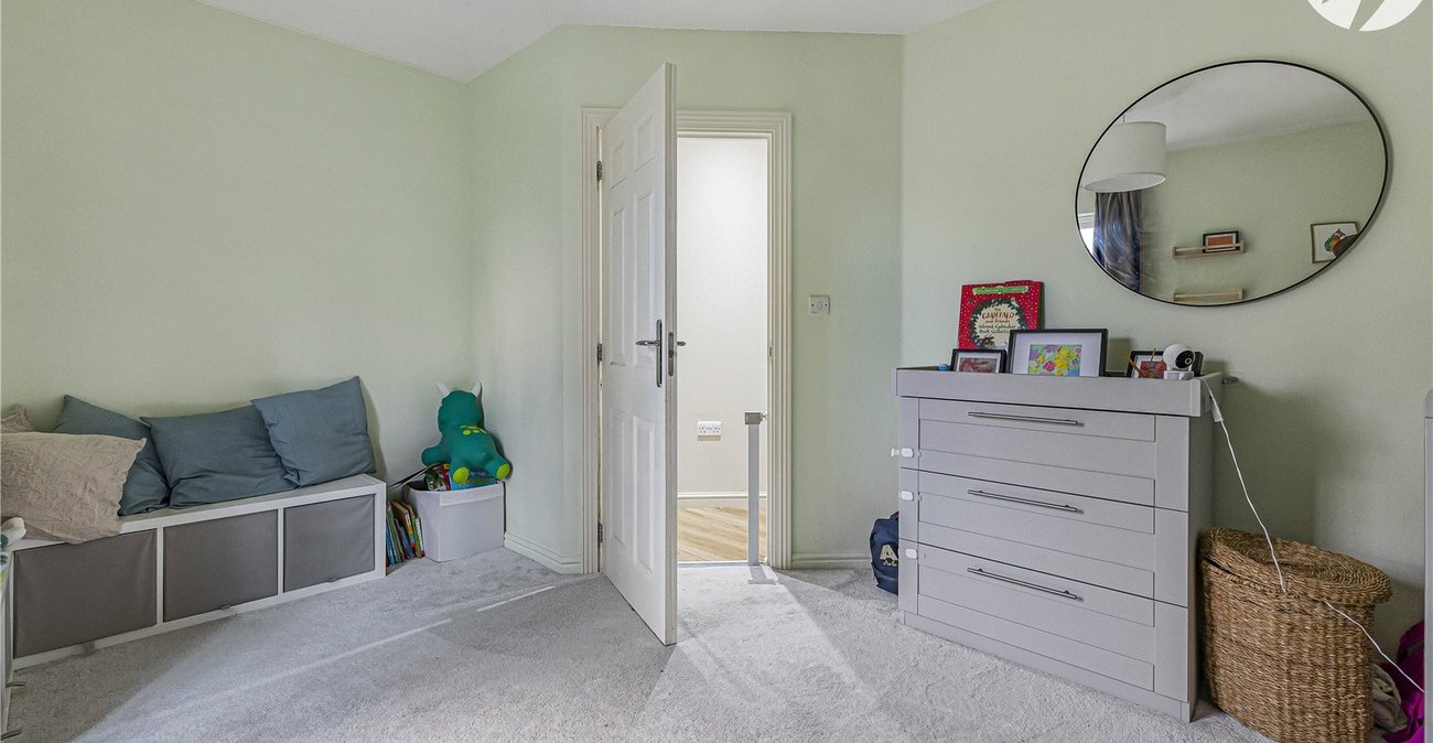 2 bedroom property for sale in Greenhithe | Robinson Jackson