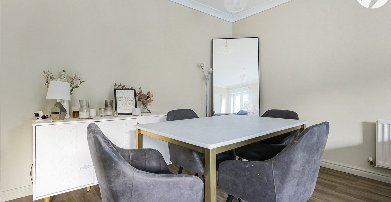 2 bedroom property for sale in Greenhithe | Robinson Jackson