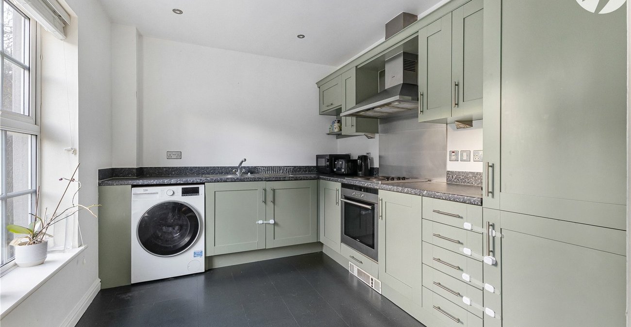 2 bedroom property for sale in Greenhithe | Robinson Jackson
