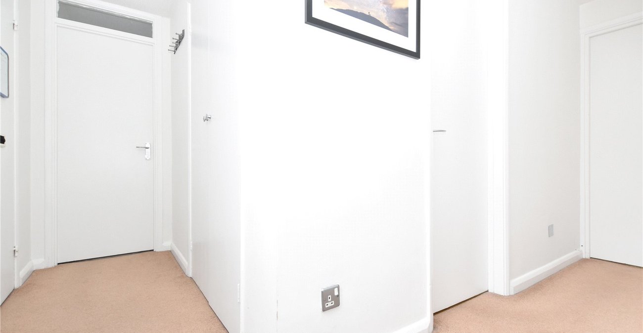 2 bedroom property for sale in Gravel Hill Close | Robinson Jackson