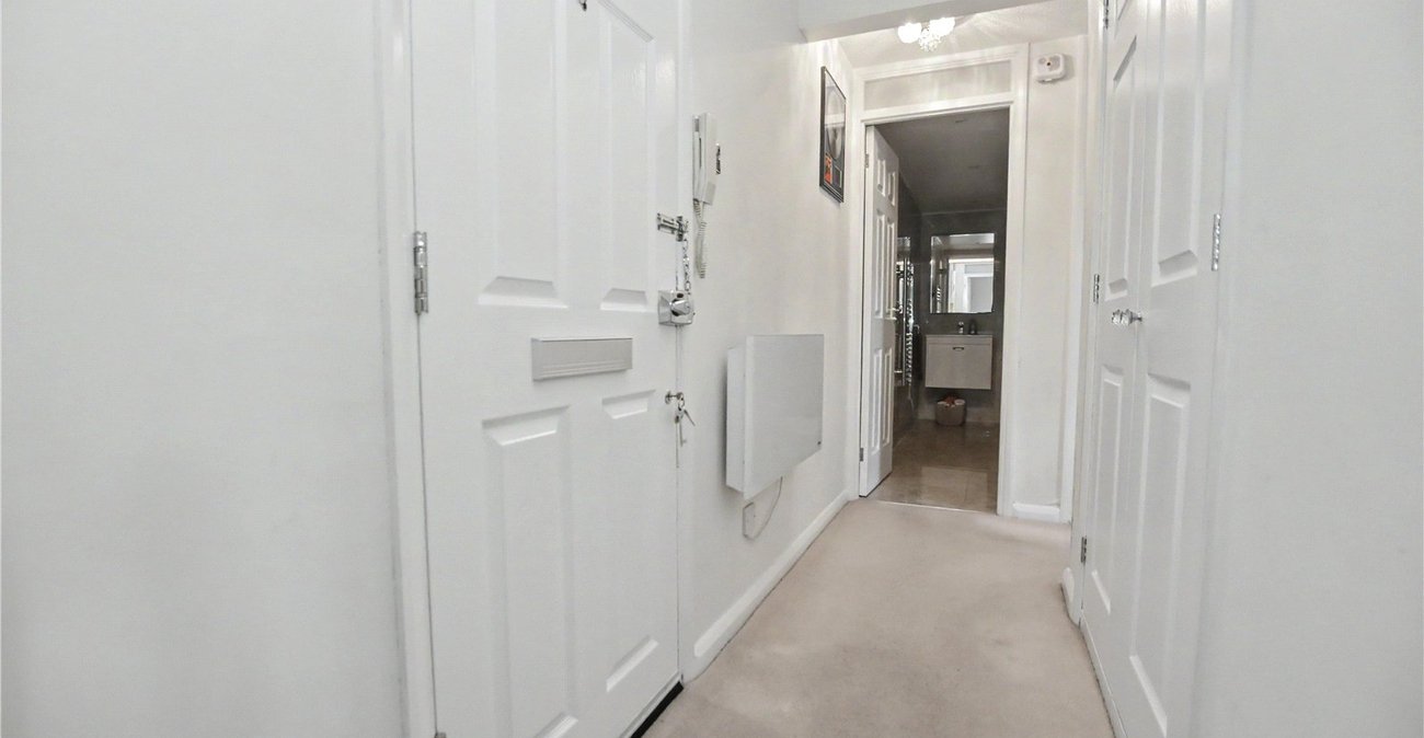 2 bedroom property for sale in Gravel Hill Close | Robinson Jackson