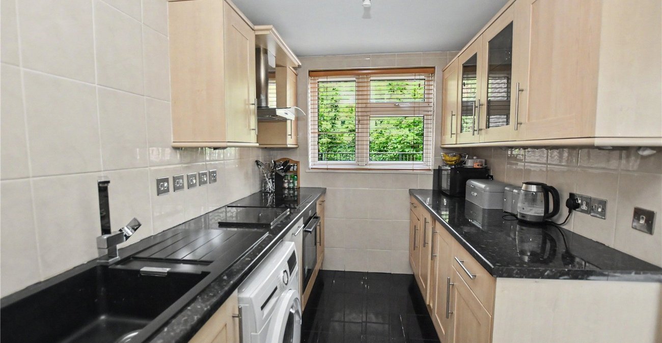2 bedroom property for sale in Gravel Hill Close | Robinson Jackson