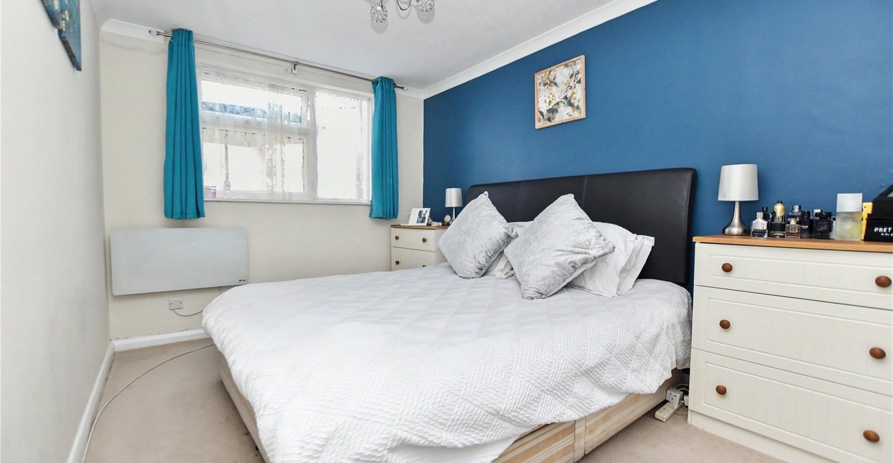 2 bedroom property for sale in Gravel Hill Close | Robinson Jackson