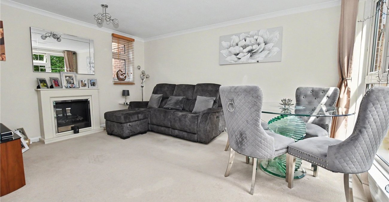 2 bedroom property for sale in Gravel Hill Close | Robinson Jackson