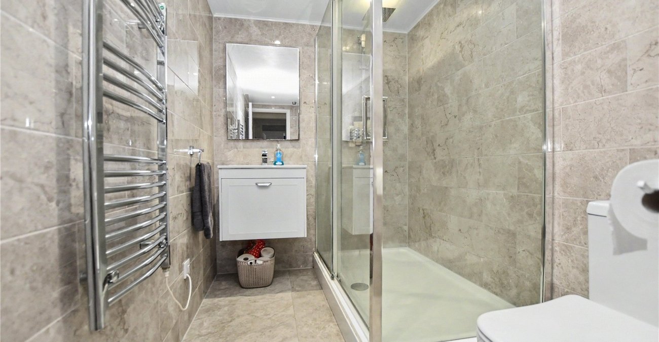 2 bedroom property for sale in Gravel Hill Close | Robinson Jackson
