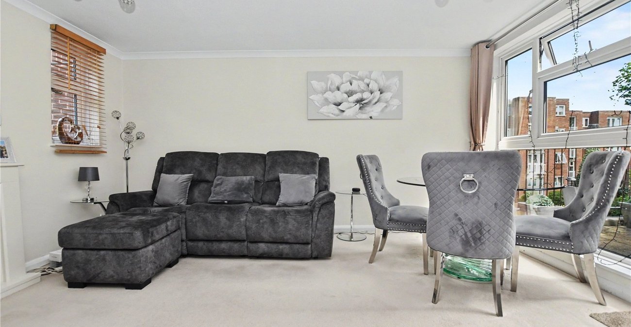 2 bedroom property for sale in Gravel Hill Close | Robinson Jackson