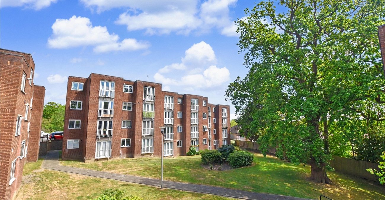 2 bedroom property for sale in Gravel Hill Close | Robinson Jackson