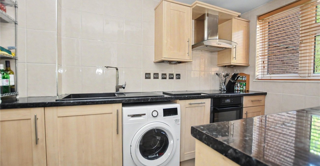 2 bedroom property for sale in Gravel Hill Close | Robinson Jackson