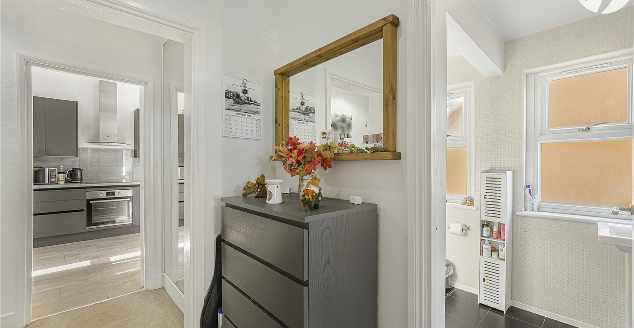 1 bedroom property for sale in Greenhithe | Robinson Jackson