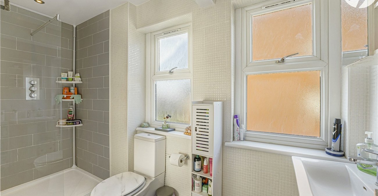 1 bedroom property for sale in Greenhithe | Robinson Jackson