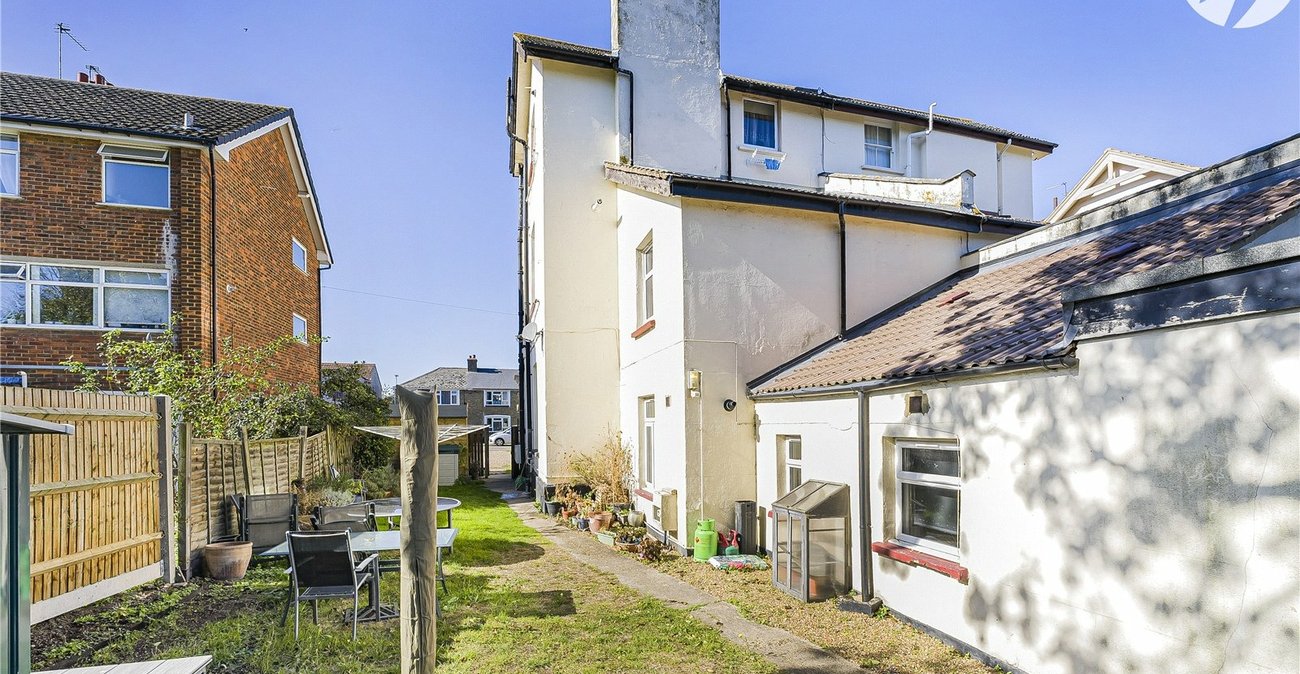 1 bedroom property for sale in Greenhithe | Robinson Jackson