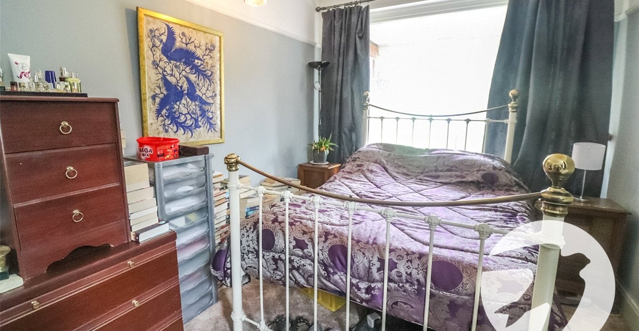 2 bedroom bungalow for sale in Erith | Robinson Jackson