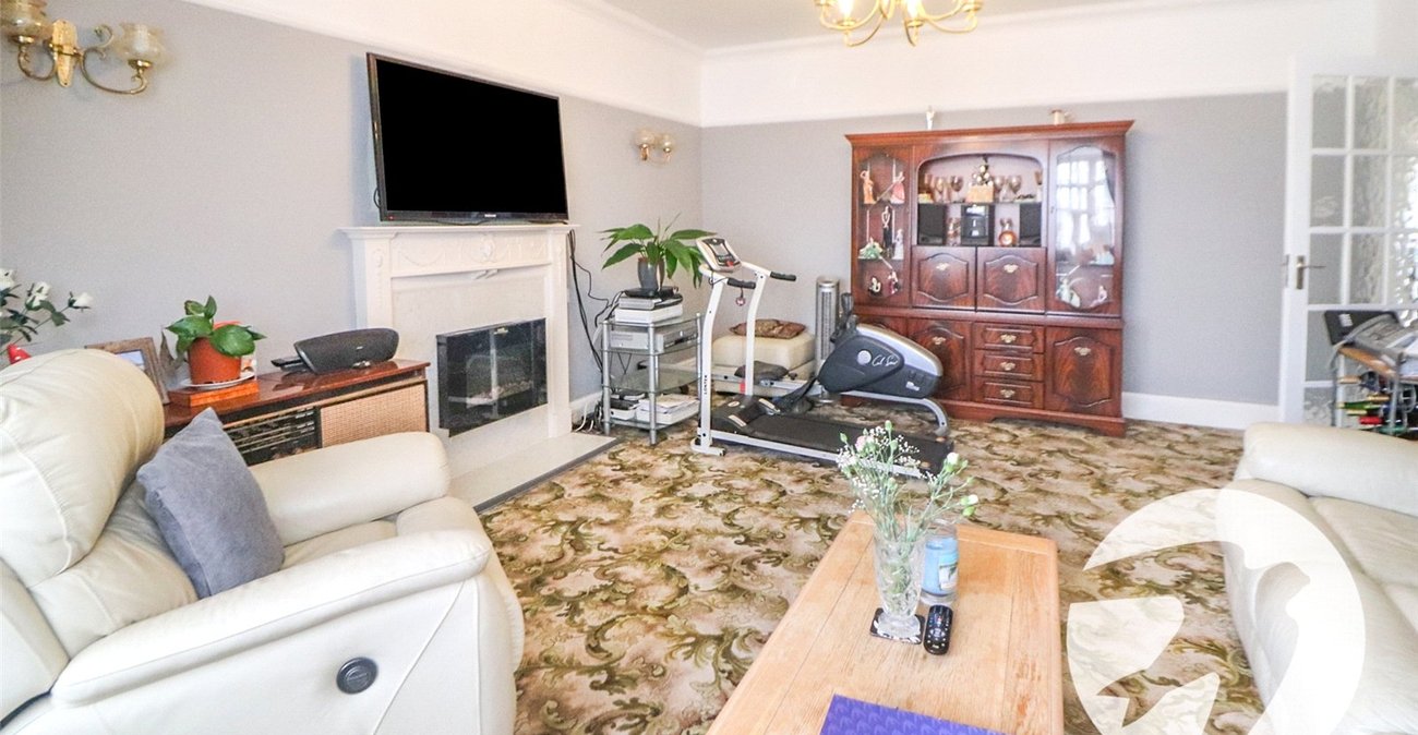 2 bedroom bungalow for sale in Erith | Robinson Jackson