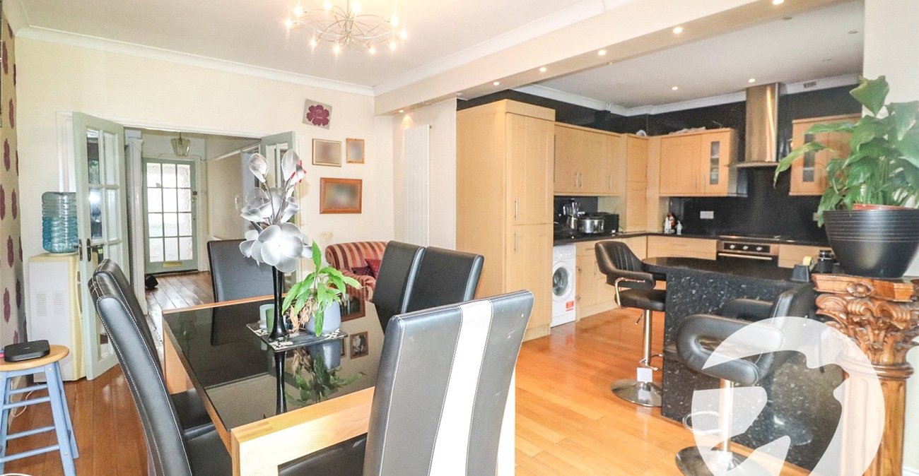 2 bedroom bungalow for sale in Erith | Robinson Jackson