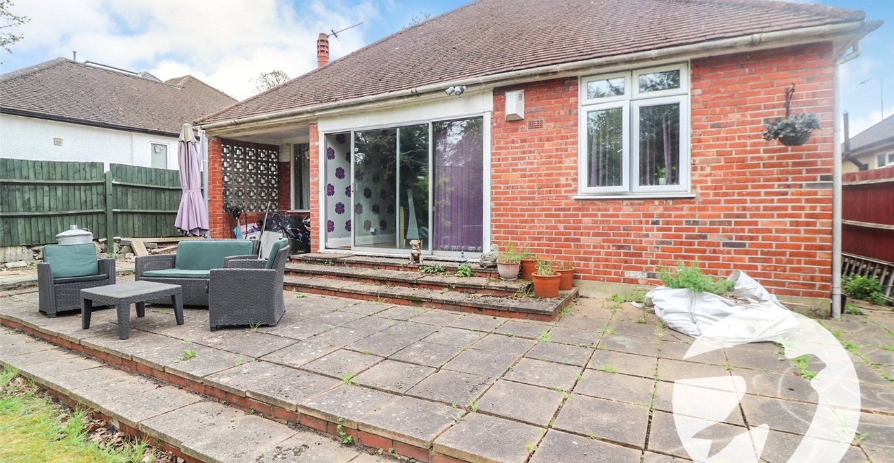 2 bedroom bungalow for sale in Erith | Robinson Jackson