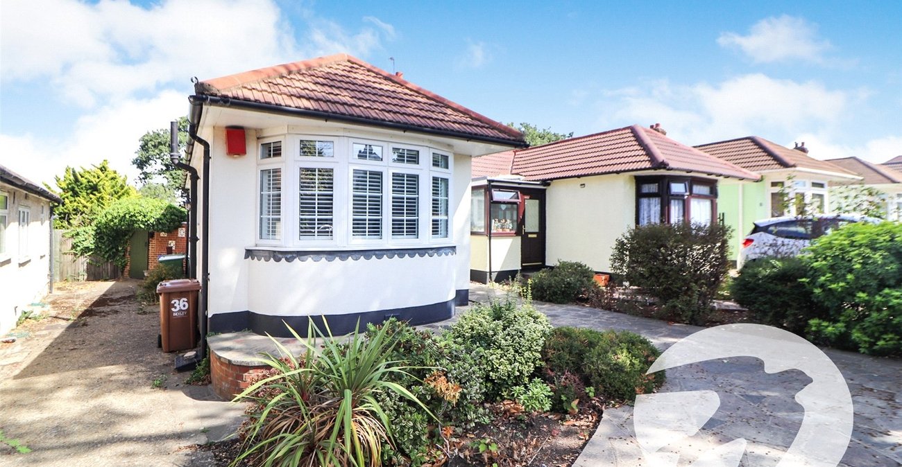 2 bedroom bungalow for sale in Erith | Robinson Jackson