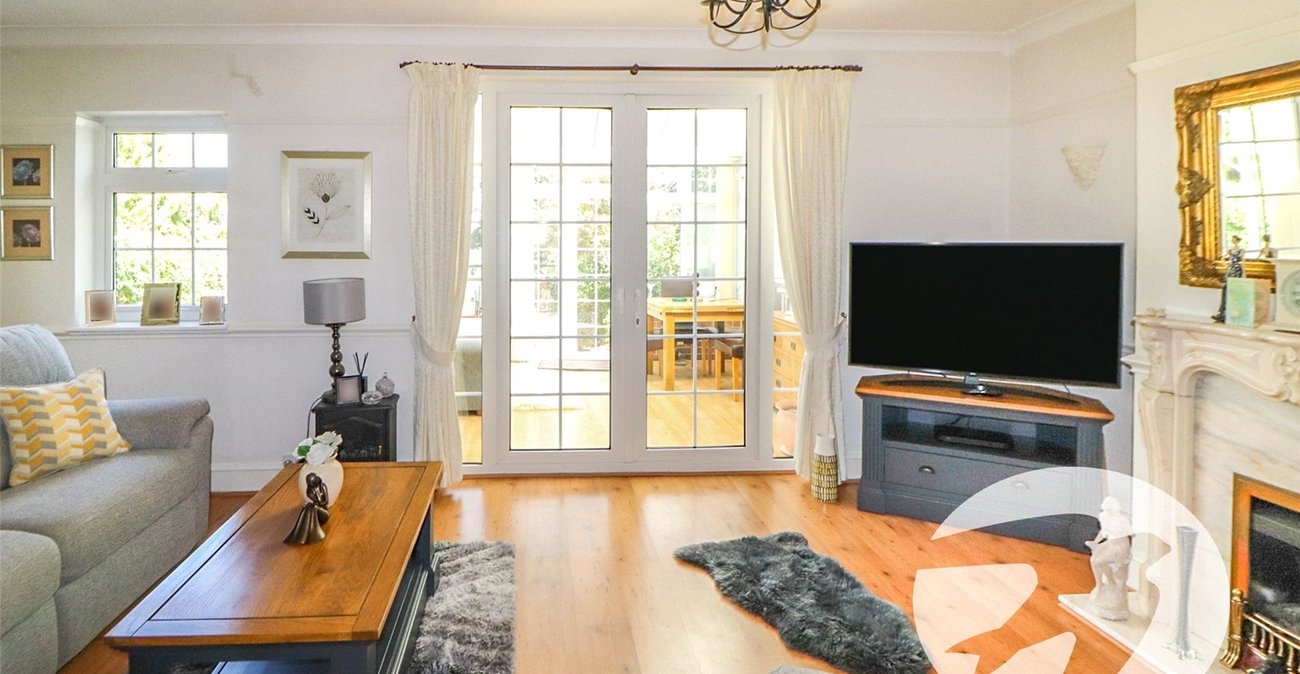 2 bedroom bungalow for sale in Erith | Robinson Jackson