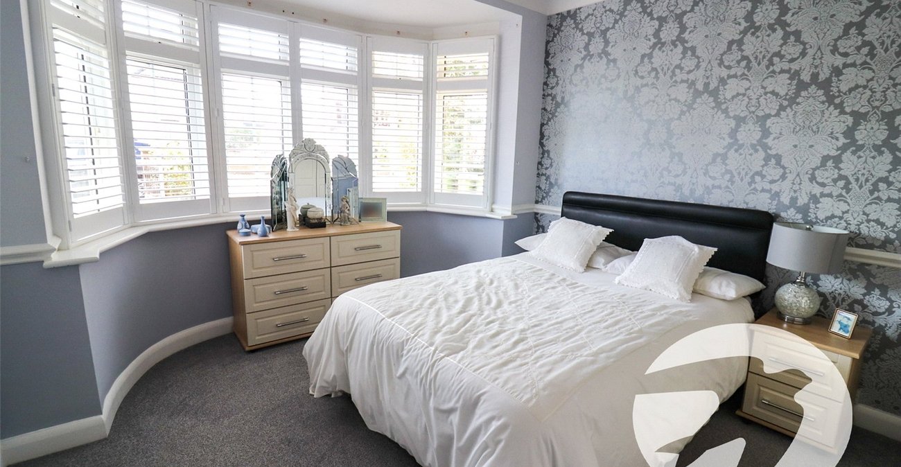 2 bedroom bungalow for sale in Erith | Robinson Jackson