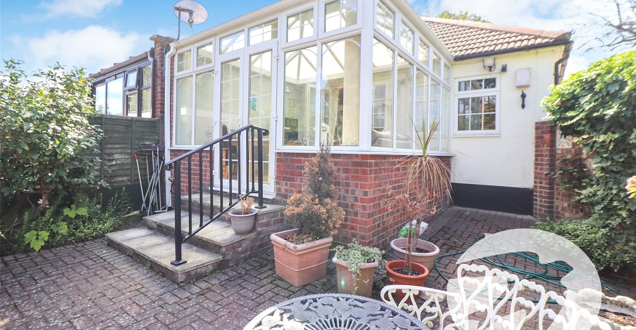 2 bedroom bungalow for sale in Erith | Robinson Jackson