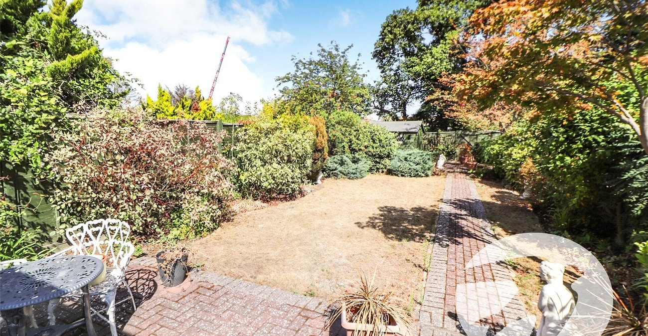 2 bedroom bungalow for sale in Erith | Robinson Jackson