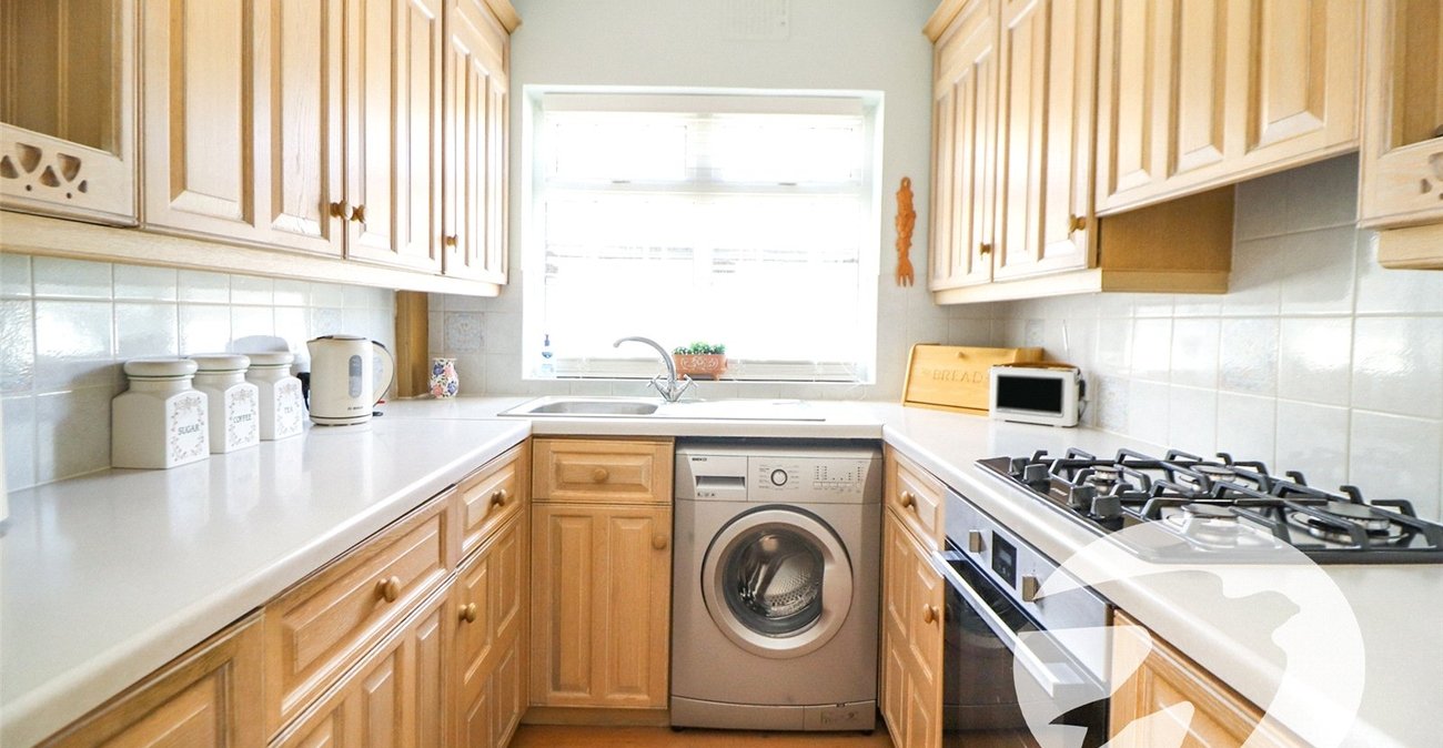 2 bedroom bungalow for sale in Erith | Robinson Jackson
